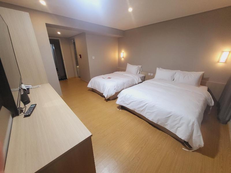 Hotel raza b image