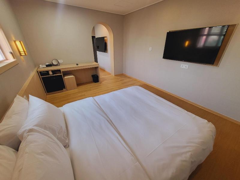 Hotel raza b image
