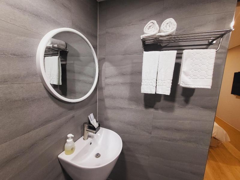 Hotel raza b image