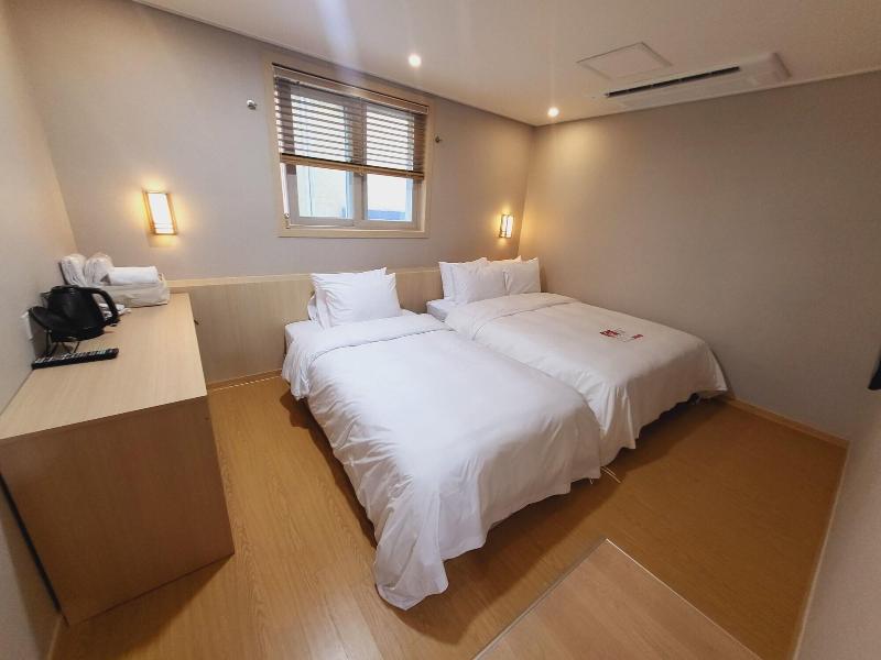 Hotel raza b image