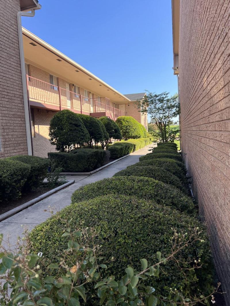 Hallmark Inn and Suites image