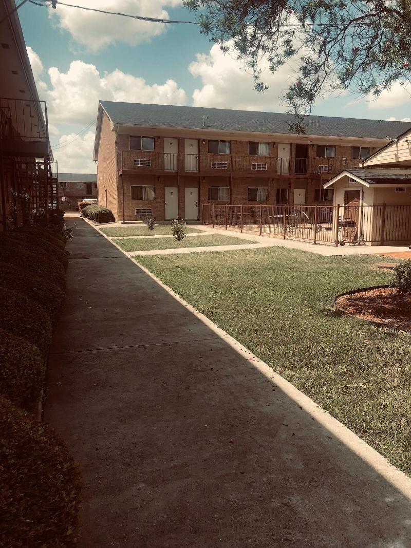 Hallmark Inn and Suites image