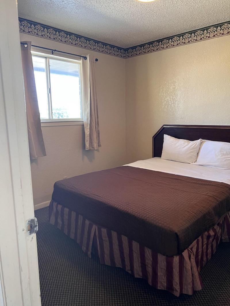 Hallmark Inn and Suites image