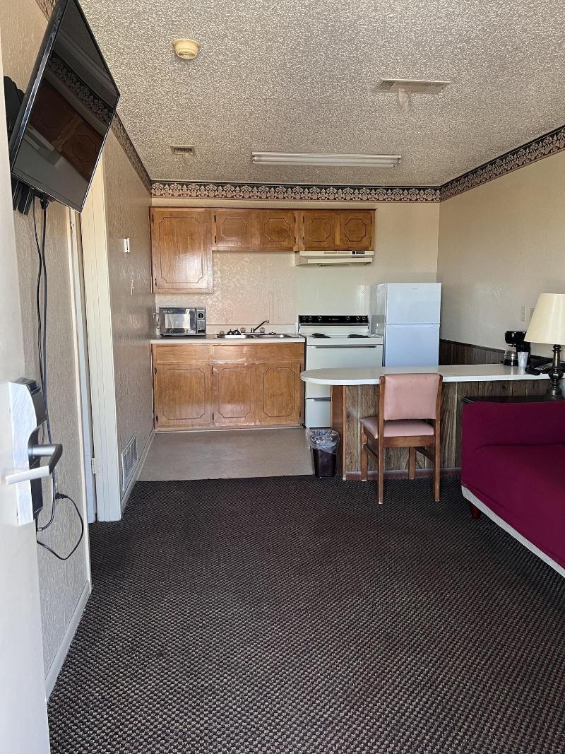Hallmark Inn and Suites image