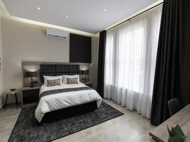 Luxe Suites Boutique Hotel image