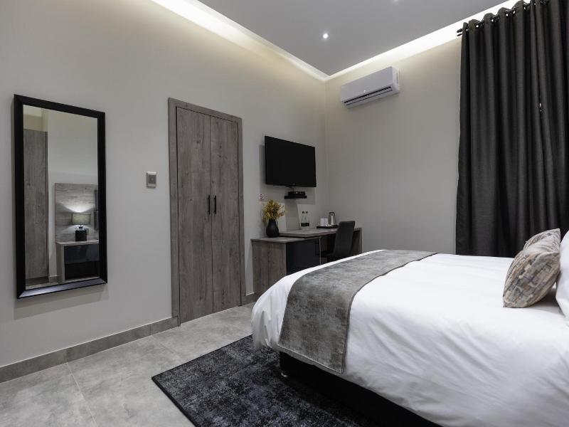 Luxe Suites Boutique Hotel image