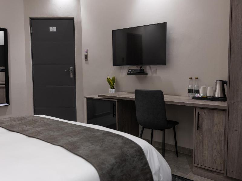 Luxe Suites Boutique Hotel image