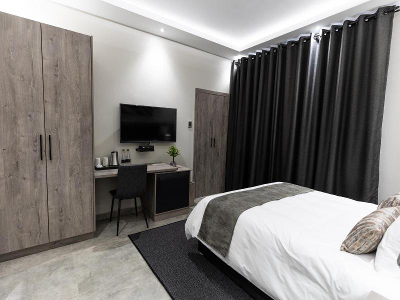 Luxe Suites Boutique Hotel image