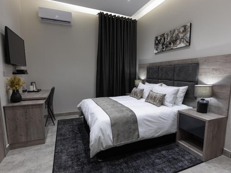 Luxe Suites Boutique Hotel image