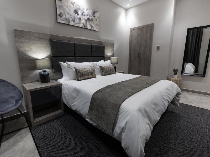 Luxe Suites Boutique Hotel image