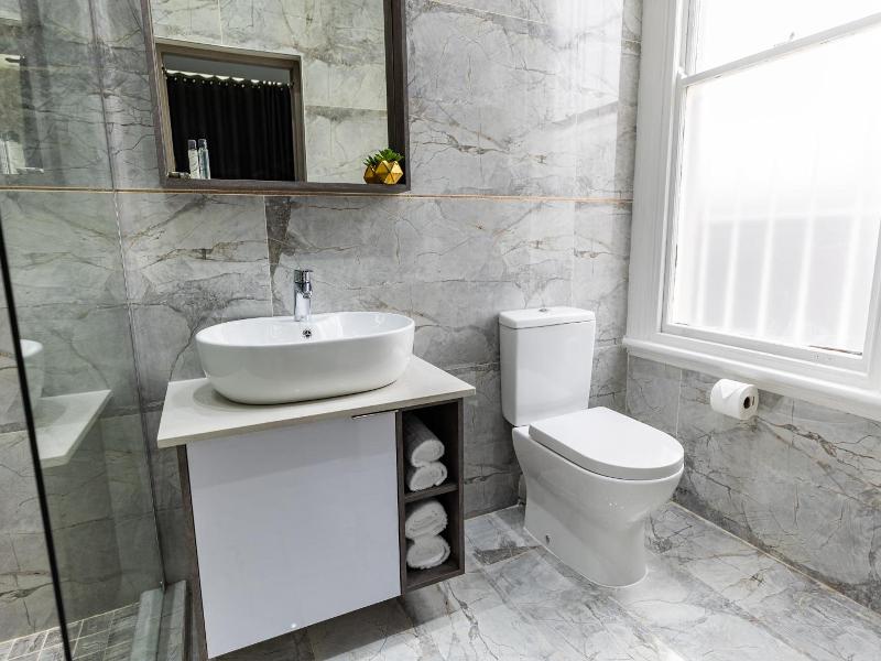 Luxe Suites Boutique Hotel image