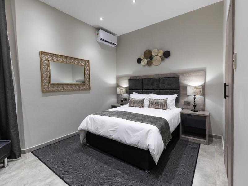 Luxe Suites Boutique Hotel image