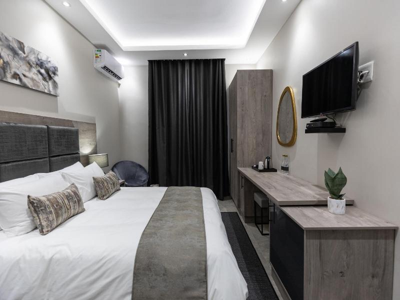 Luxe Suites Boutique Hotel image