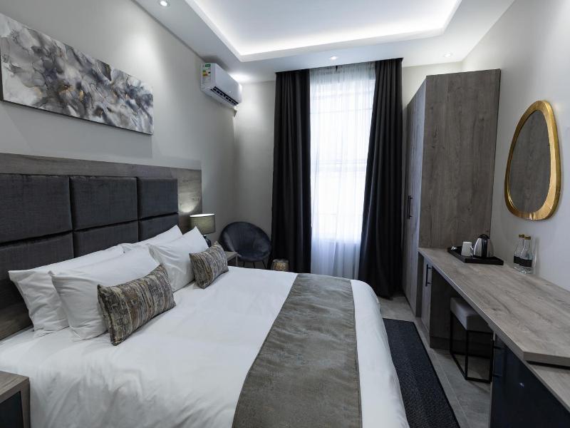 Luxe Suites Boutique Hotel image