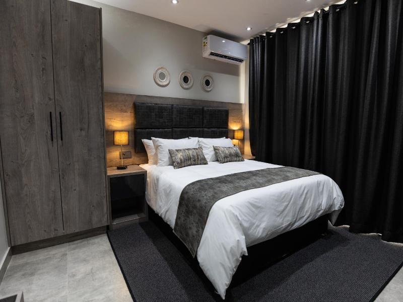 Luxe Suites Boutique Hotel image