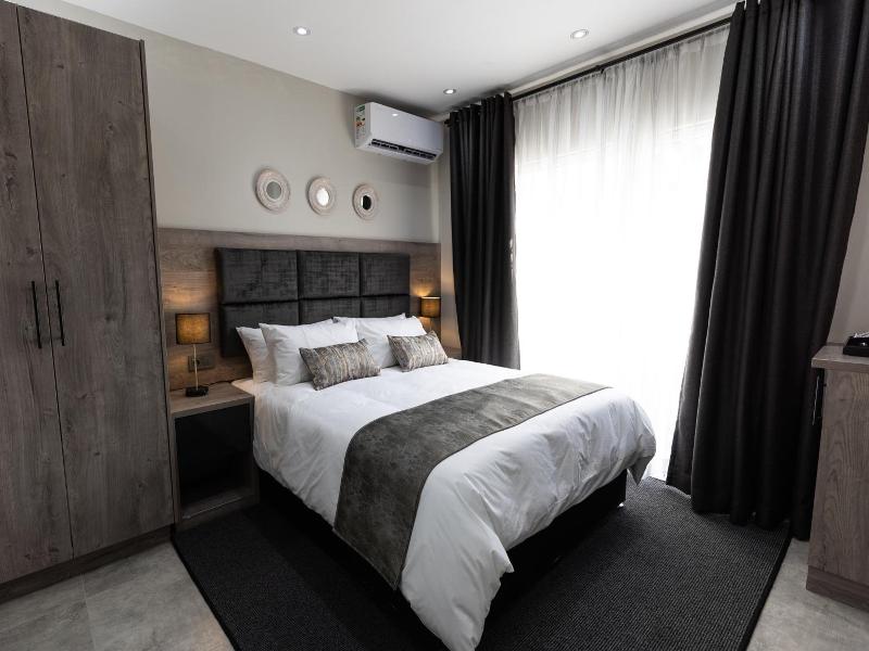 Luxe Suites Boutique Hotel image