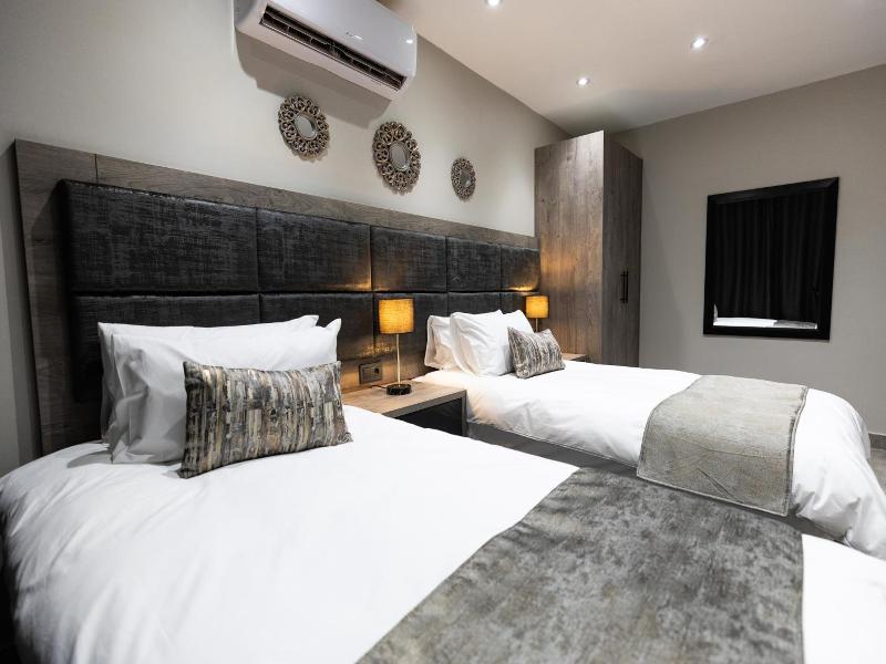 Luxe Suites Boutique Hotel image
