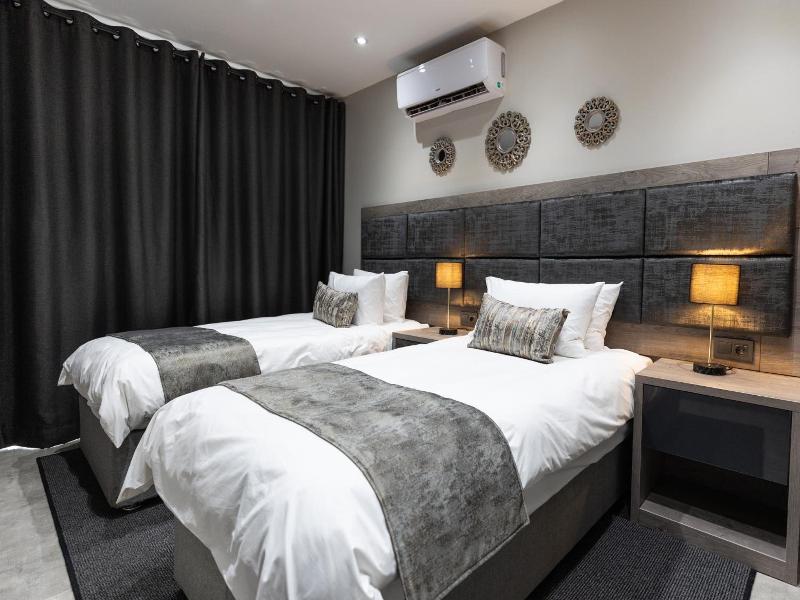 Luxe Suites Boutique Hotel image
