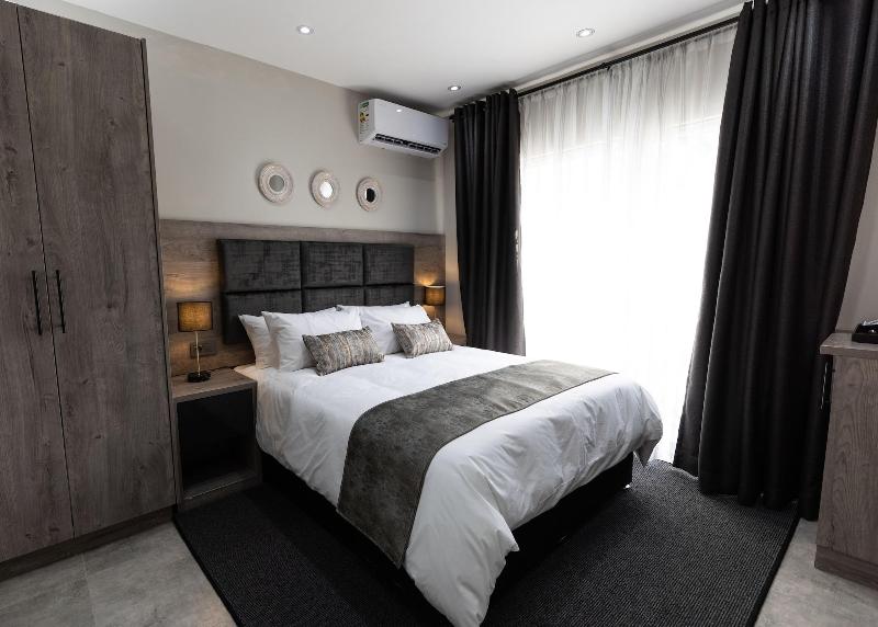 Luxe Suites Boutique Hotel image