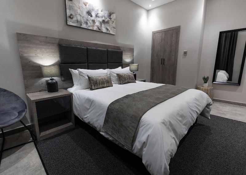 Luxe Suites Boutique Hotel image