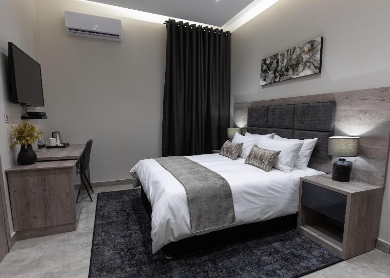 Luxe Suites Boutique Hotel image