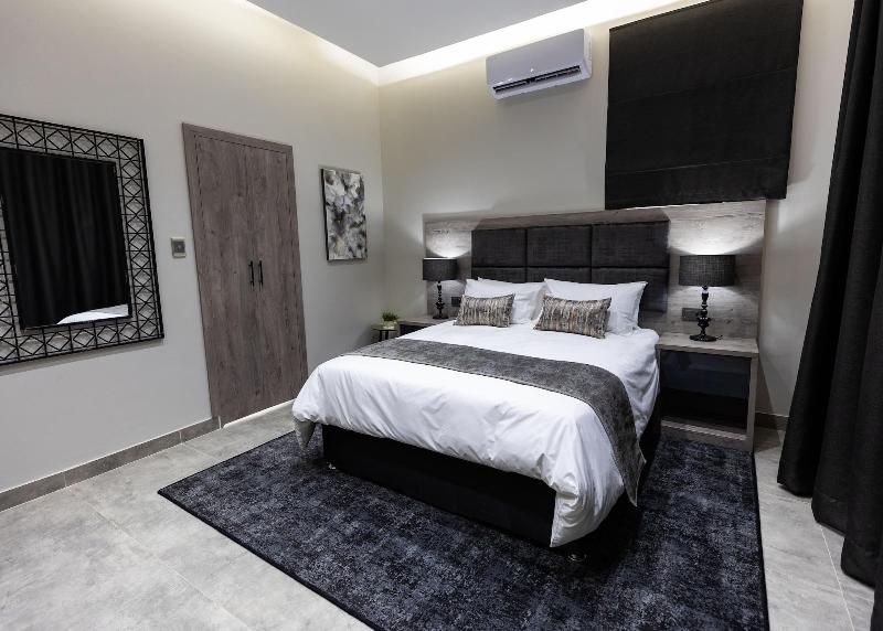 Luxe Suites Boutique Hotel image