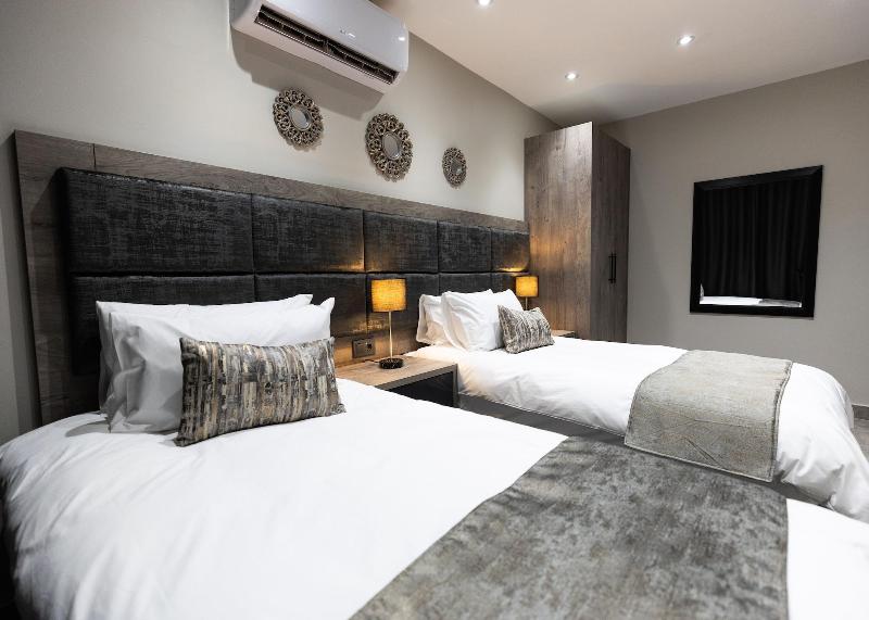 Luxe Suites Boutique Hotel image
