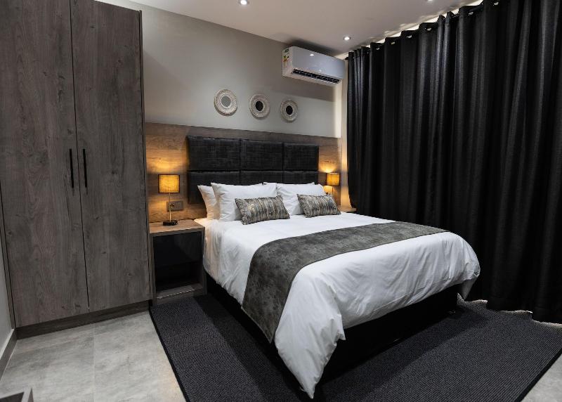 Luxe Suites Boutique Hotel image