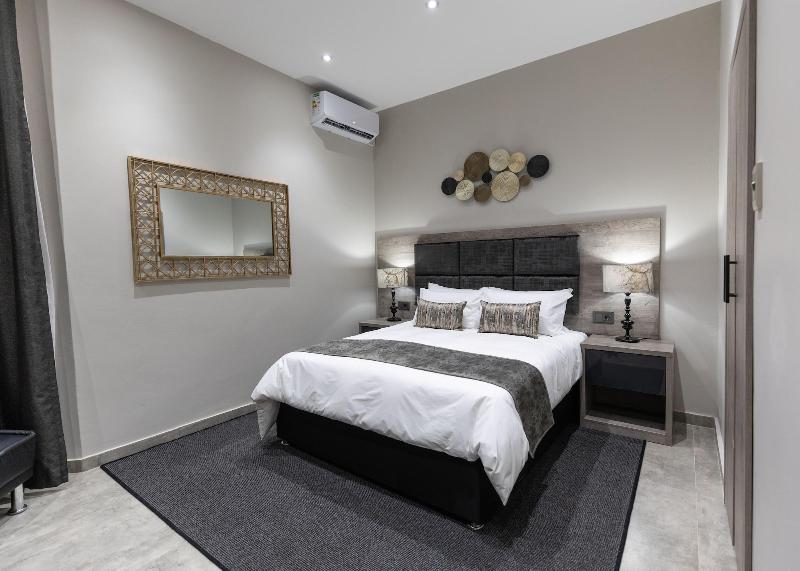 Luxe Suites Boutique Hotel image