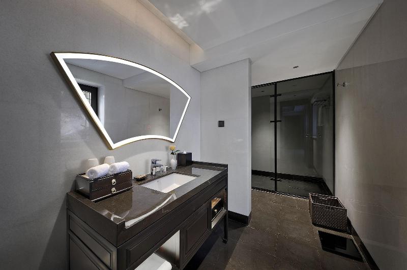 San Po Hotel image