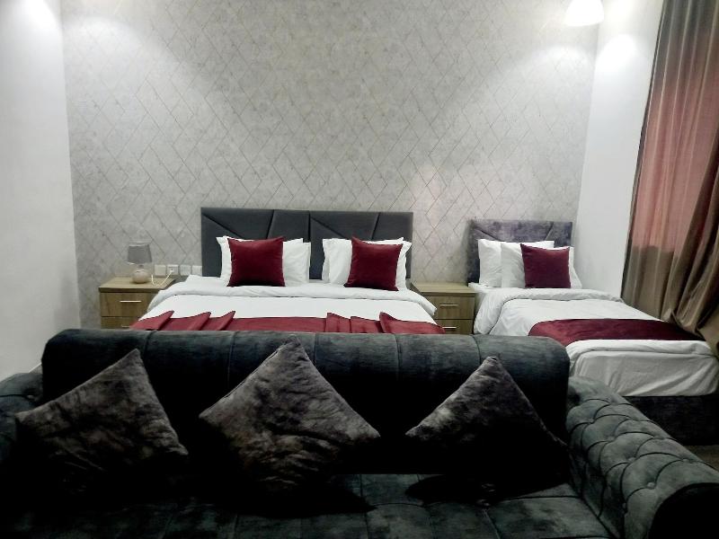 Twins Downtown Hotel image