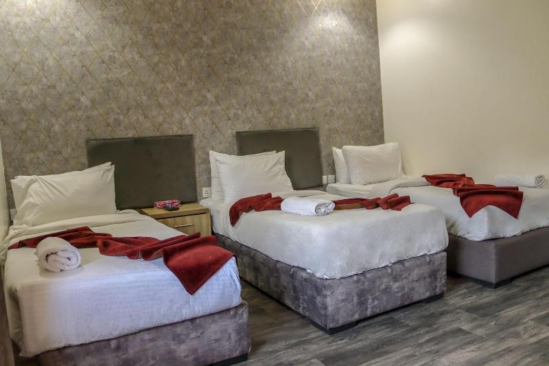 Twins Downtown Hotel image