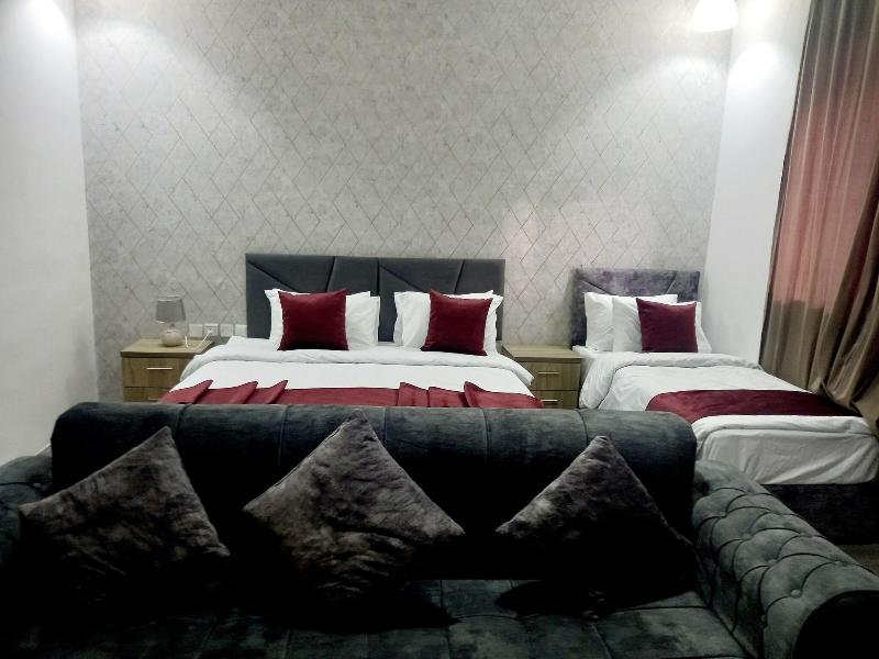 Twins Downtown Hotel image