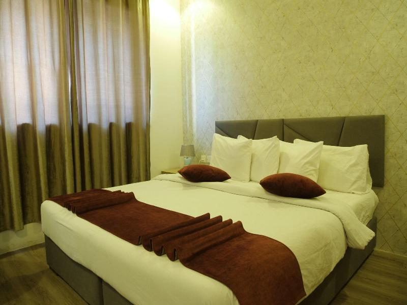 Twins Downtown Hotel image