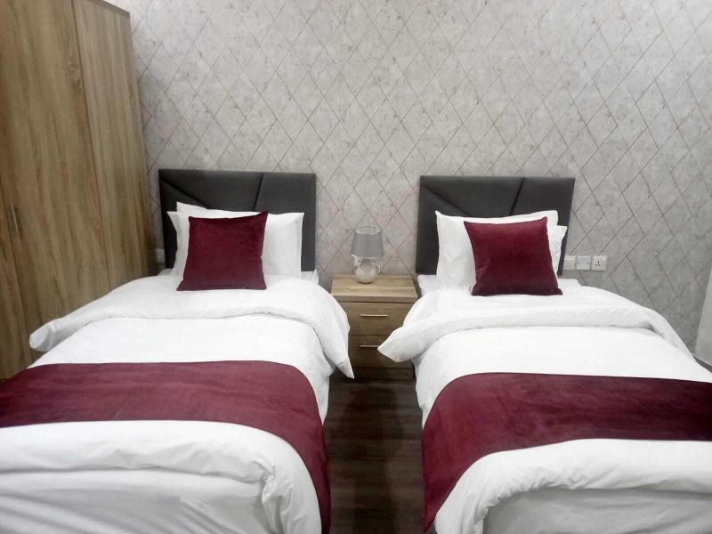 Twins Downtown Hotel image