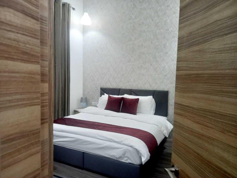 Twins Downtown Hotel image