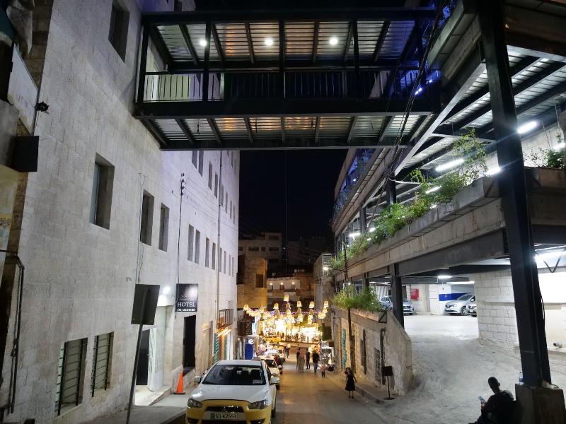 Twins Downtown Hotel image