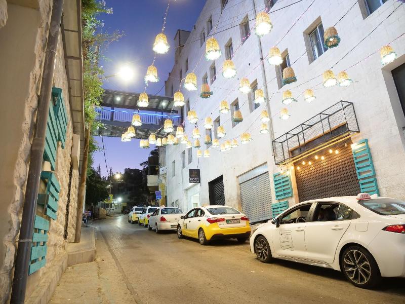Twins Downtown Hotel image