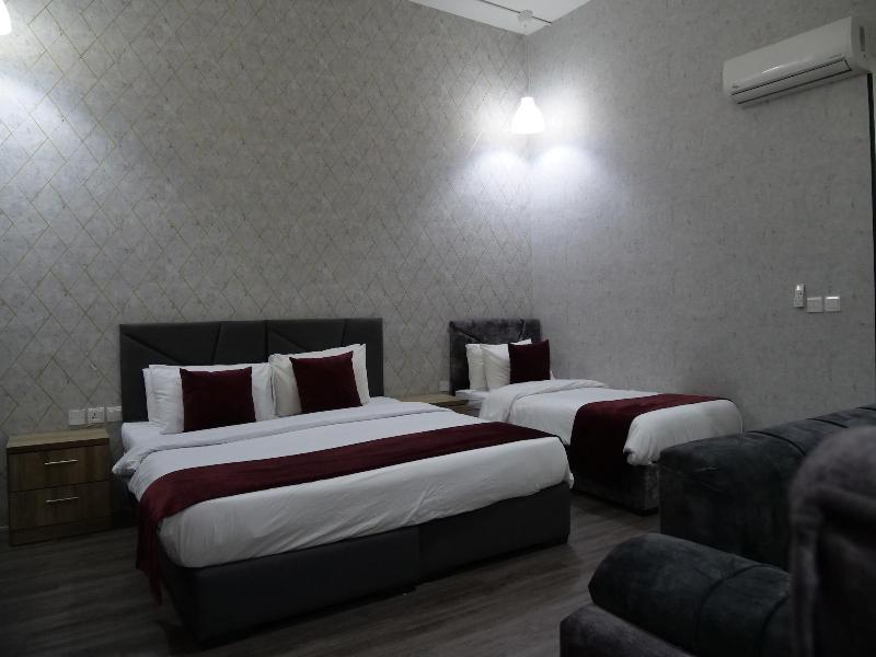 Twins Downtown Hotel image