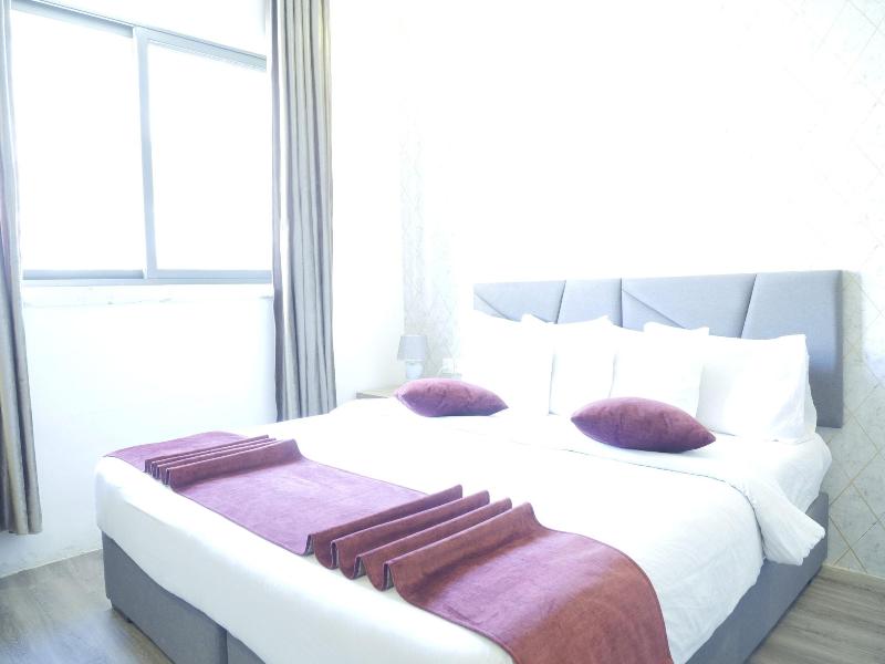 Twins Downtown Hotel image