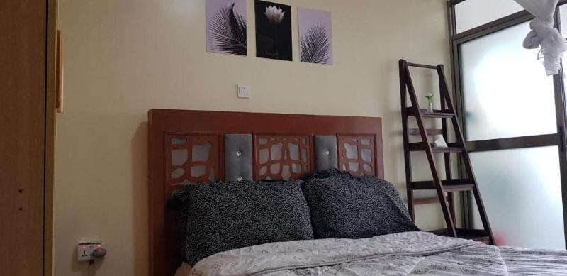 Comfy Private Ensuite Guest Room image