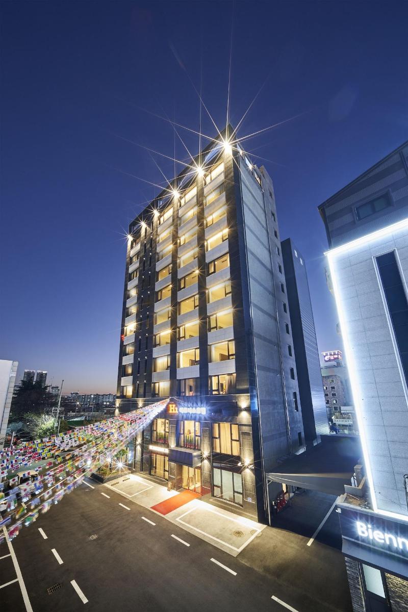 H1 Hotel image