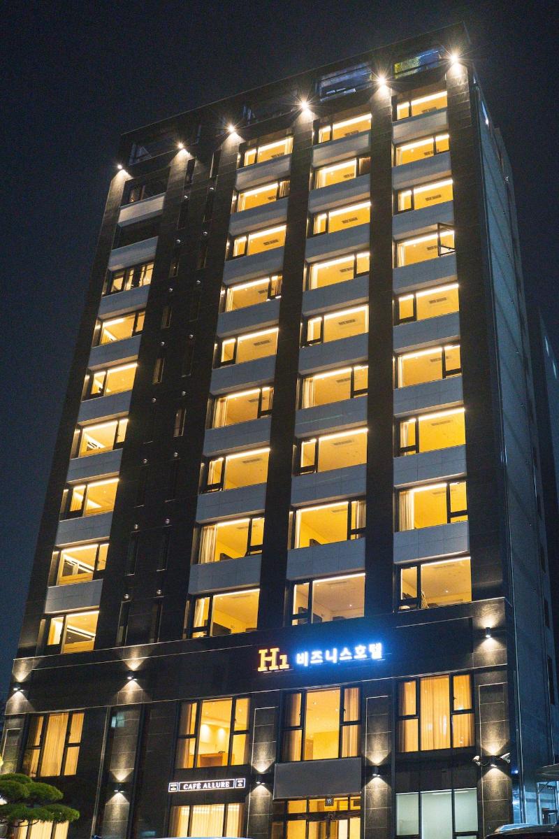 H1 Hotel image