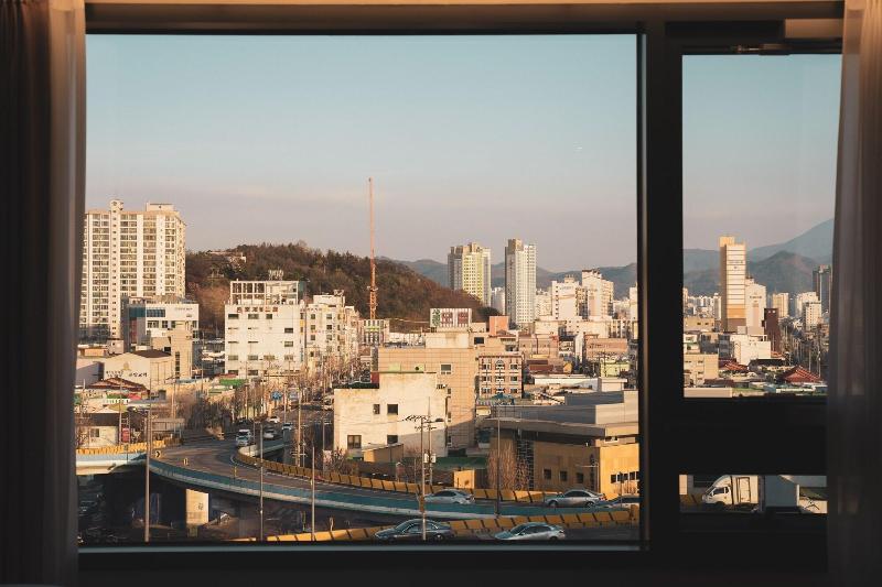 H1 Hotel image