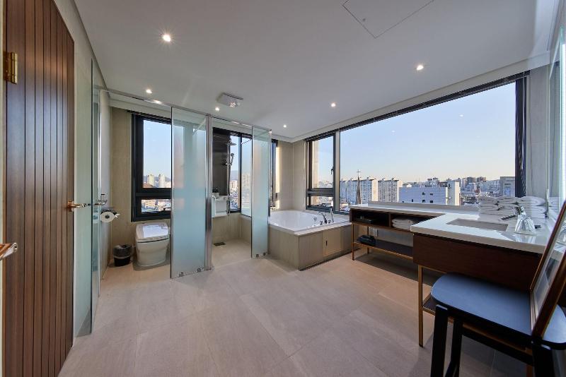 H1 Hotel image