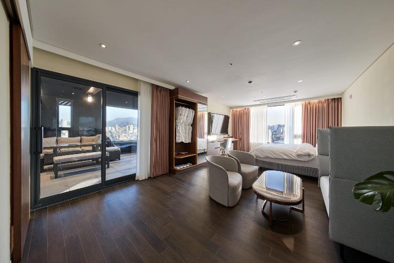 H1 Hotel image