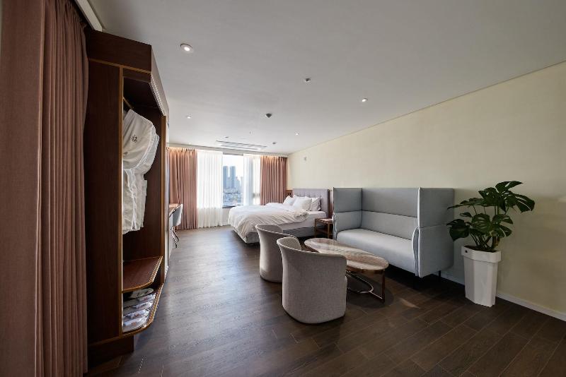 H1 Hotel image