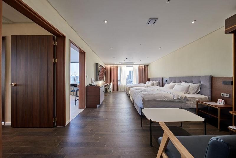 H1 Hotel image