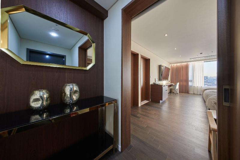 H1 Hotel image