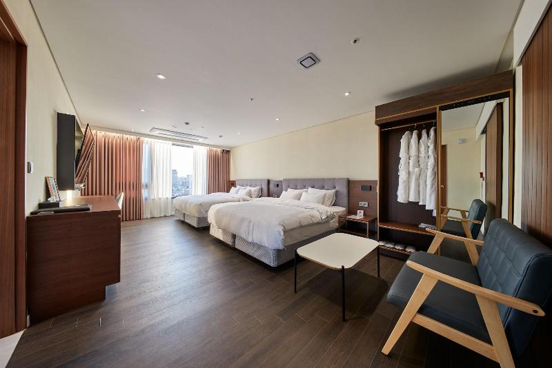 H1 Hotel image